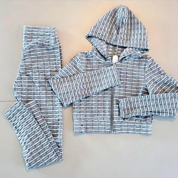 Cozy & Chic Striped 2 Piece Lounge Set – Size S - Picture 2 of 4